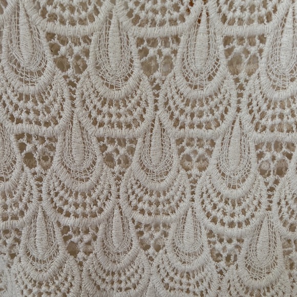 Delicate Lace top - Picture 4 of 7